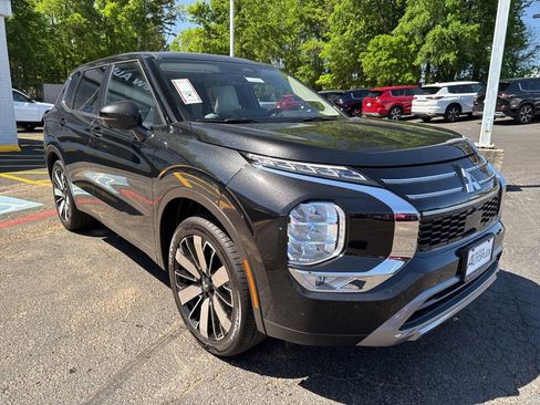 New 2025 Mitsubishi Outlander SE image 4