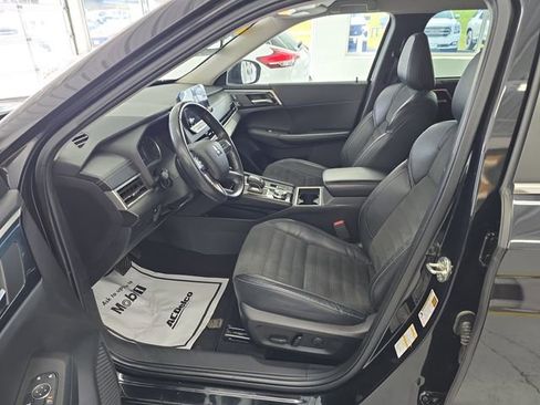 Used 2022 Mitsubishi Outlander SE image 13