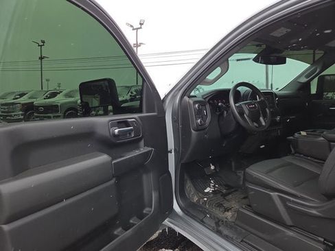 Used 2024 GMC Sierra 2500 Pro w/ Convenience Package image 7