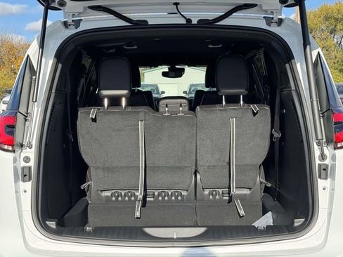 New 2026 Chrysler Pacifica Select FWD image 19