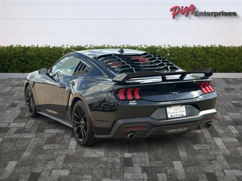 Used 2024 Ford Mustang Coupe RWD image 3