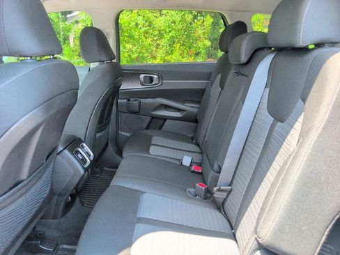 Used 2023 Kia Sorento LX FWD image 35