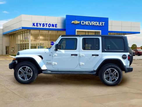 Used 2023 Jeep Wrangler Unlimited Sahara w/ Cold Weather Group AWD/4WD image 4