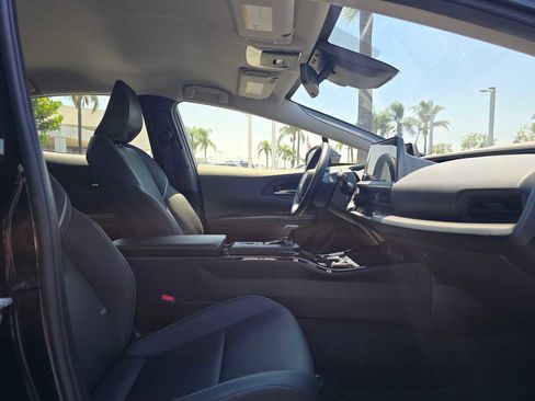 Used 2025 Toyota Prius XLE FWD image 10