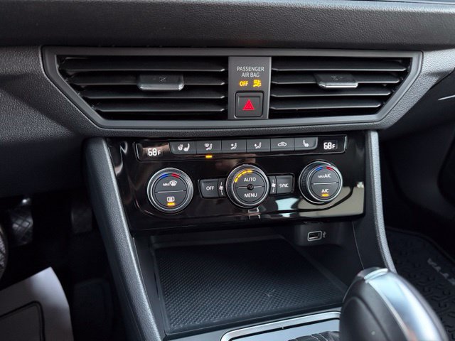 Used 2019 Volkswagen Jetta R-Line w/ R-Line Cold Weather Package FWD image 19