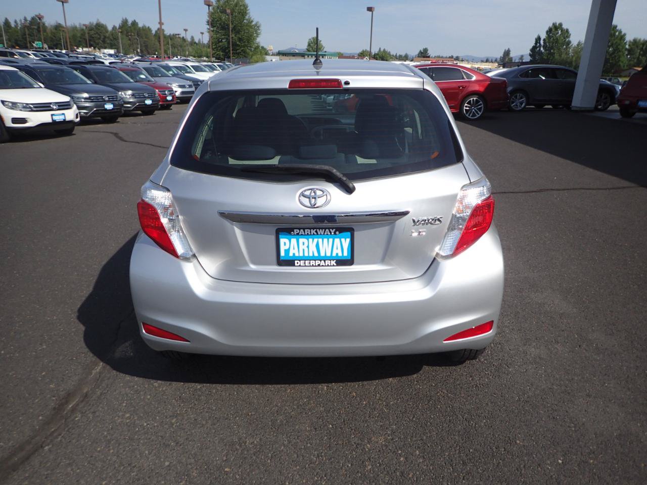 Used 2012 Toyota Yaris LE FWD image 4