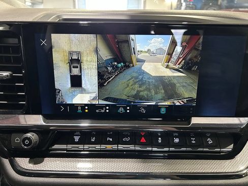 Used 2025 Chevrolet Silverado 2500 ZR2 w/ Technology Package AWD/4WD image 29