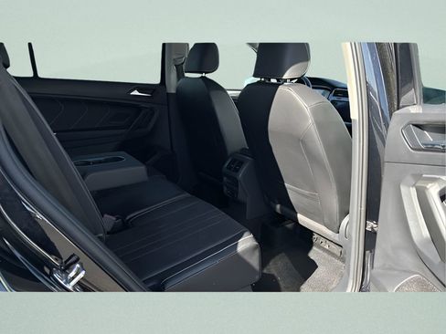 Used 2024 Volkswagen Tiguan SE AWD/4WD image 34