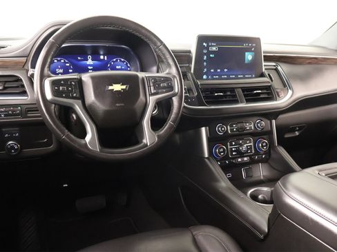 Used 2022 Chevrolet Suburban LT w/ Luxury Package image 2
