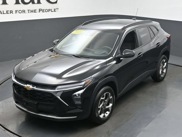 Used 2025 Chevrolet Trax LT FWD image 50