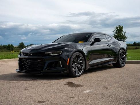Used 2022 Chevrolet Camaro ZL1 RWD image 3