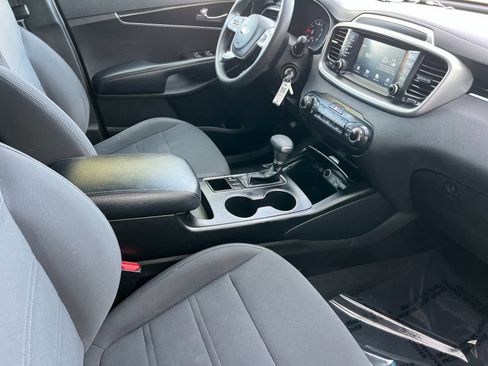 Used 2019 Kia Sorento L image 17