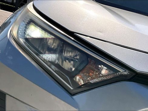 Used 2019 Toyota RAV4 XLE image 28