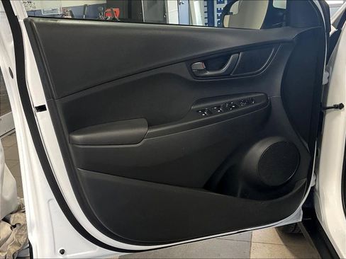 Certified 2022 Hyundai Kona SE image 9