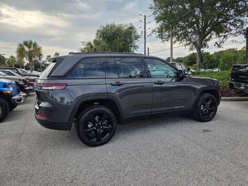 Certified 2025 Jeep Grand Cherokee Limited w/ Black Appearance Package RWD image 10