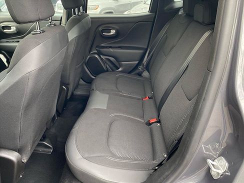 Certified 2023 Jeep Renegade Latitude w/ Premium Group AWD/4WD image 23