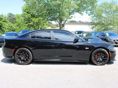 Used 2019 Dodge Charger Scat Pack w/ Dynamics Package RWD image 5