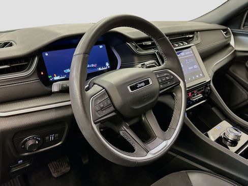 Used 2023 Jeep Grand Cherokee L Laredo image 18