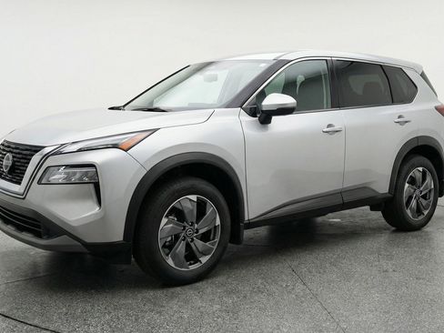 Used 2025 Nissan Rogue SV FWD image 3