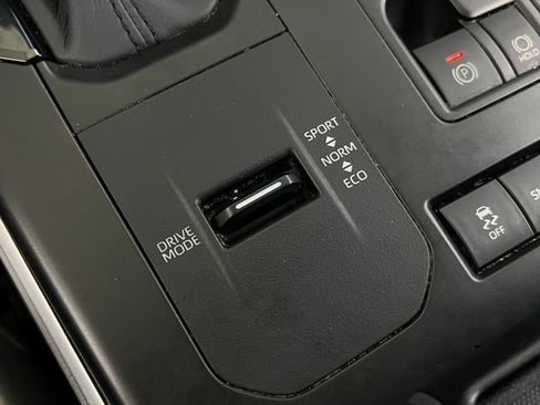 Used 2020 Toyota Highlander XLE FWD image 28