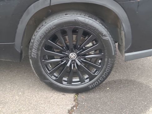 Used 2023 Toyota Highlander XSE image 16