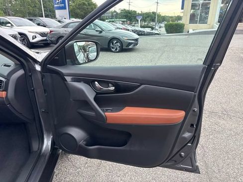 Used 2017 Nissan Rogue SL w/ SL Premium Package AWD/4WD image 34