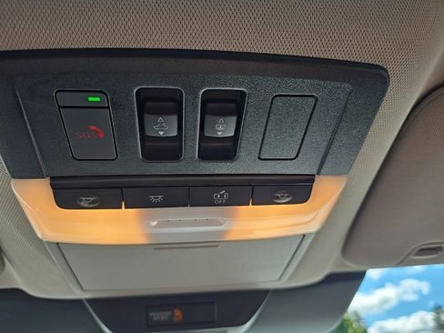 Used 2024 Nissan Pathfinder Platinum image 29