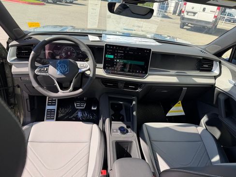 New 2026 Volkswagen Tiguan SE R-Line AWD/4WD image 17
