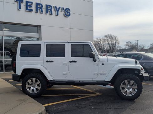 Used 2017 Jeep Wrangler Unlimited Sahara w/ Connectivity Group image 2