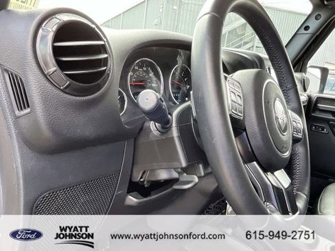 Used 2017 Jeep Wrangler Unlimited Sahara AWD/4WD image 27
