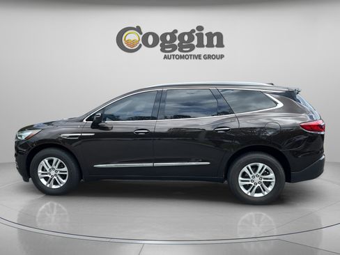 Used 2018 Buick Enclave Essence image 2