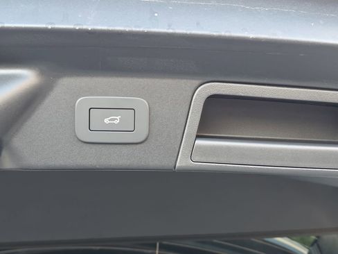 New 2026 Land Rover Range Rover Velar Dynamic SE AWD/4WD image 13