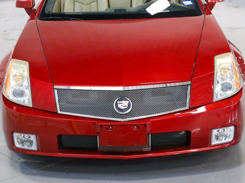 Used 2008 Cadillac XLR RWD image 36