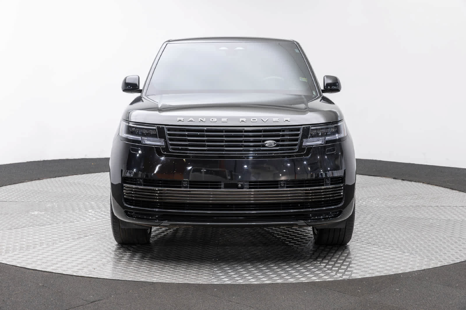 Used 2025 Land Rover Range Rover SV AWD/4WD image 6