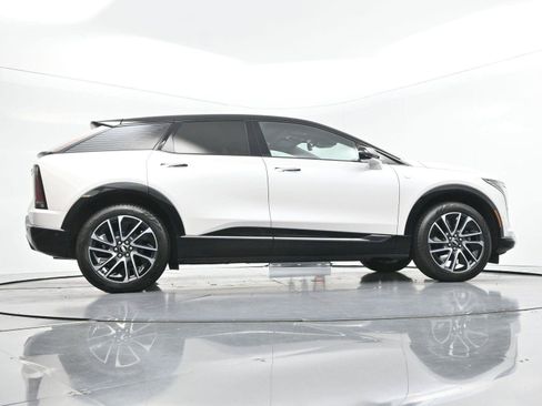 Certified 2025 Cadillac Optiq Sport 1 AWD/4WD image 54