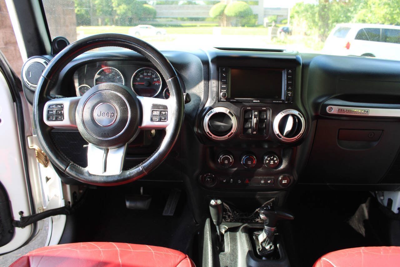 Used 2013 Jeep Wrangler Unlimited Rubicon AWD/4WD image 31