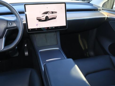 Used 2023 Tesla Model Y Long Range image 11