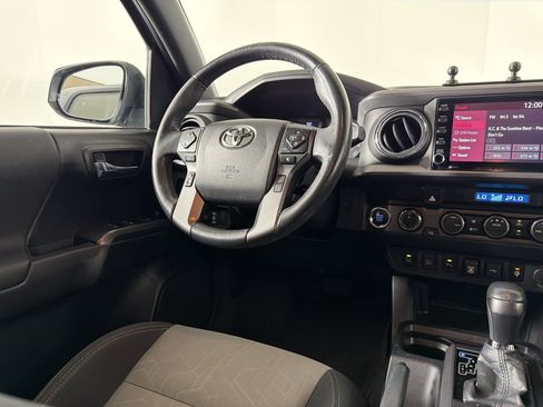 Used 2021 Toyota Tacoma TRD Off-Road w/ Technology Package AWD/4WD image 26
