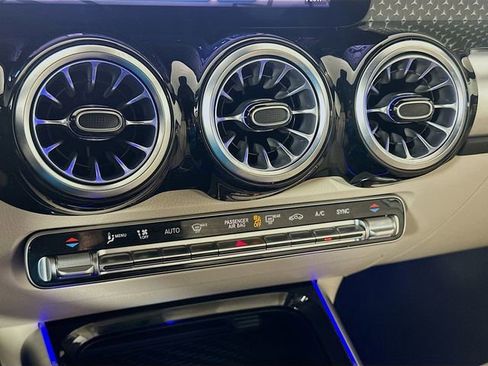 Used 2025 Mercedes-Benz GLB 250 w/ Exclusive Package image 16