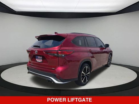 Used 2021 Toyota Highlander XSE FWD image 6