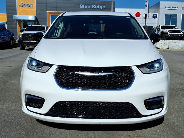 Used 2024 Chrysler Pacifica Touring-L FWD image 12