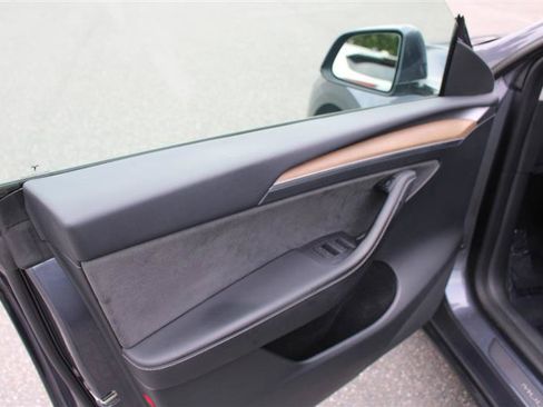 Used 2023 Tesla Model Y Long Range AWD/4WD image 11