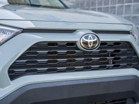 Used 2021 Toyota RAV4 XLE AWD/4WD image 12