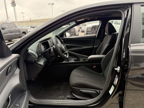 New 2026 Hyundai Elantra SEL Sport Premium image 24