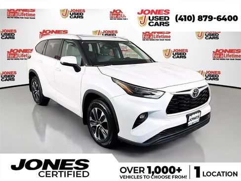 Used 2022 Toyota Highlander XLE AWD/4WD image 1