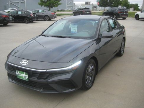 Used 2024 Hyundai Elantra SEL FWD image 4