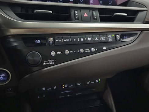 Used 2020 Lexus ES 300h w/ Accessory Package 2 FWD image 29