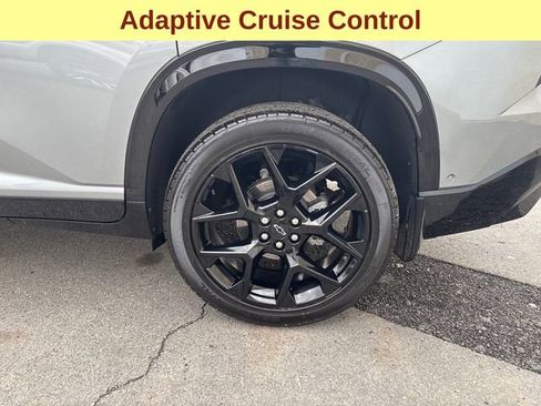 Used 2025 Chevrolet Traverse RS image 9