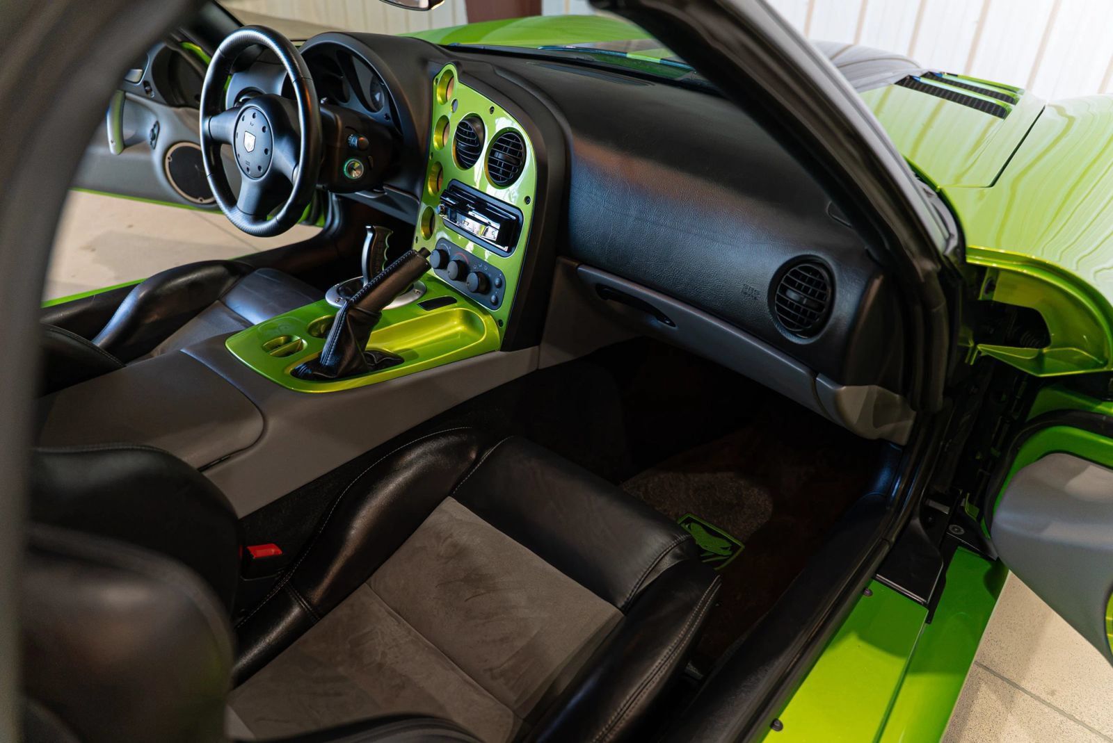 Used 2010 Dodge Viper SRT-10 RWD image 35
