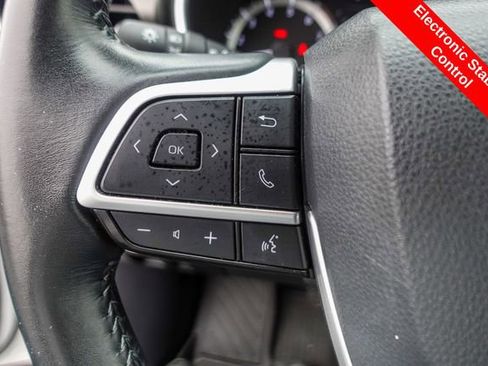 Certified 2023 Toyota Highlander XLE image 18